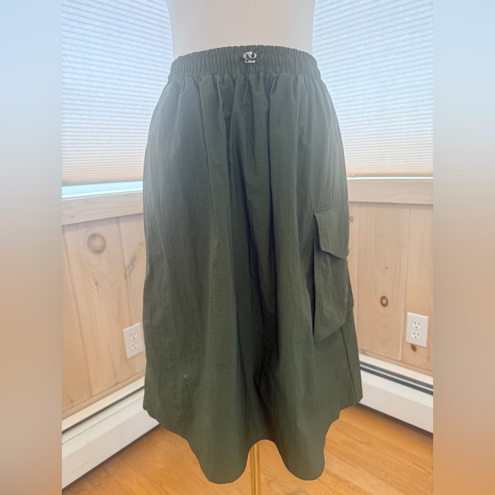 Anthropologie Army Green Parachute Cargo midi skirt women’s size small
